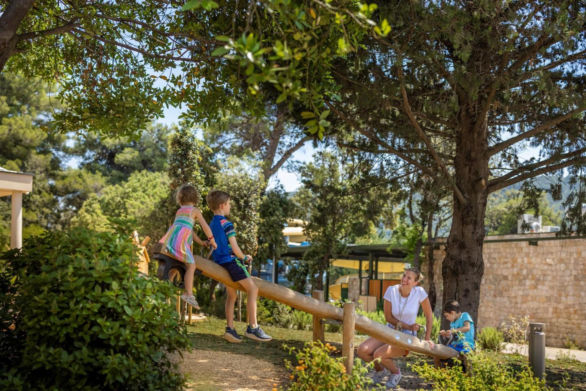 Valamar Amicor Resort Стари Град Экстерьер фото