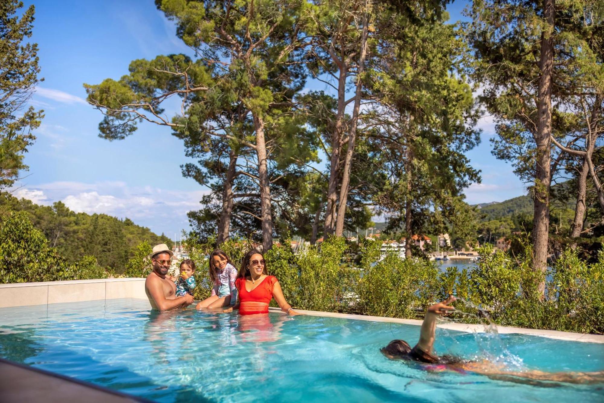 Valamar Amicor Resort Стари Град Экстерьер фото